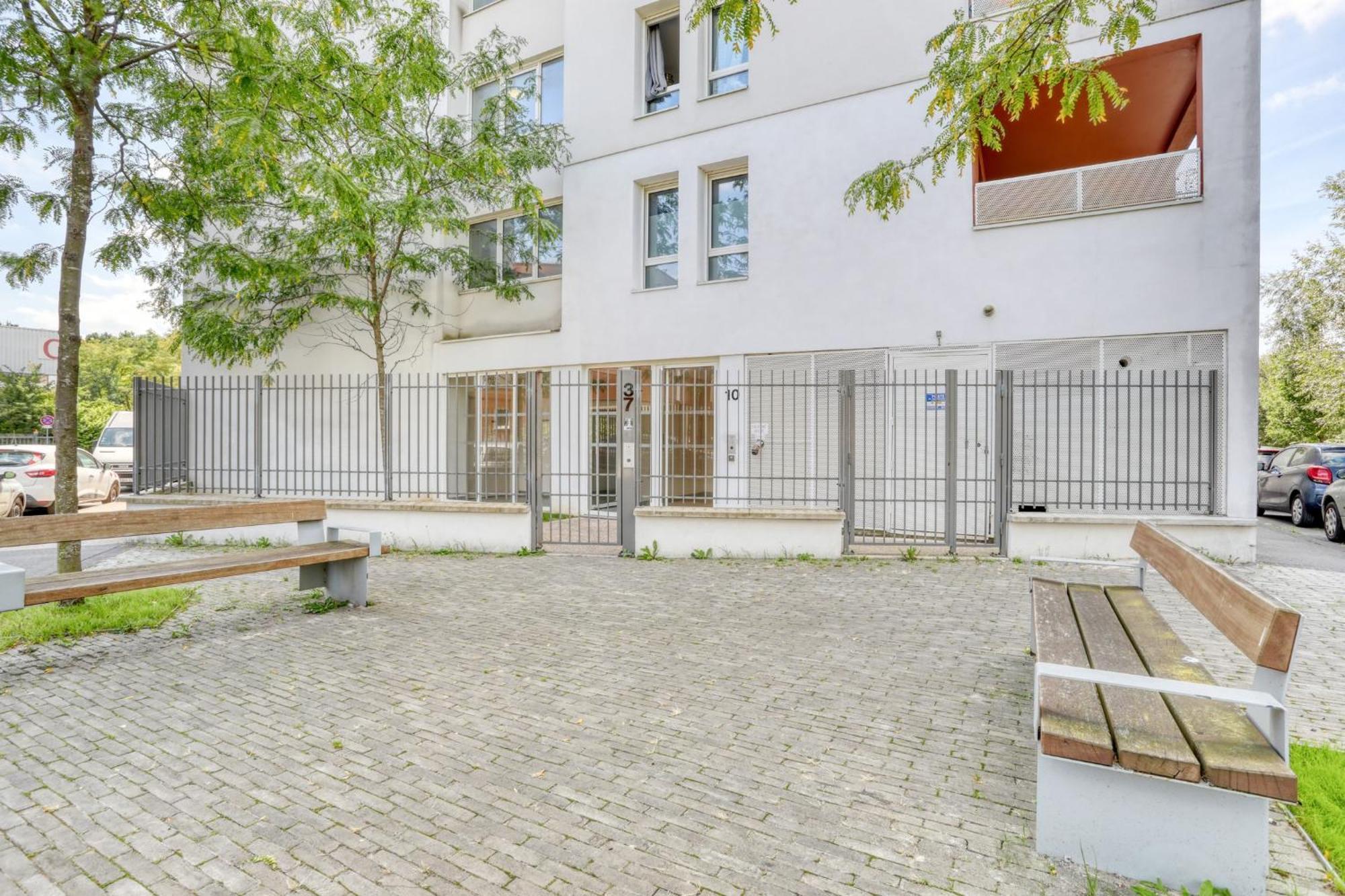 "Le Serenity ", Appartement Spacieux ,Balcon, Parking Prive Gratuit, Netflix, Proche Cdg Et Stade De France Stains Ngoại thất bức ảnh